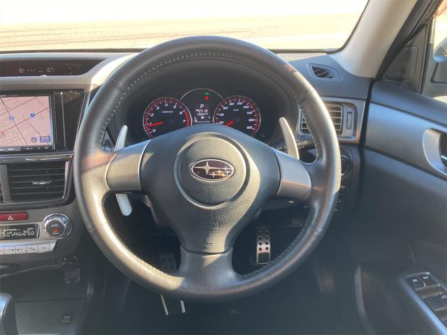 2.0i-S 4WD ドライブレコーダー ETC ナビ アルミホイール オートライト スマートキー 3列シート フルフラット CVT 盗難防止システム 衝突安全ボディ ABS ESC エアコン パワーステアリング(3枚目)
