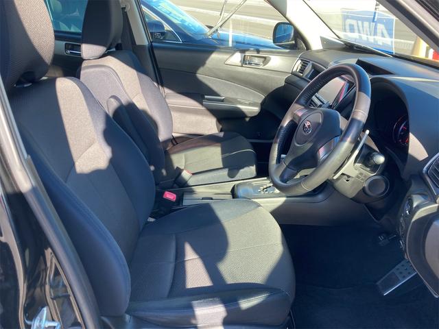 2.0i-S 4WD ドライブレコーダー ETC ナビ アルミホイール オートライト スマートキー 3列シート フルフラット CVT 盗難防止システム 衝突安全ボディ ABS ESC エアコン パワーステアリング(32枚目)