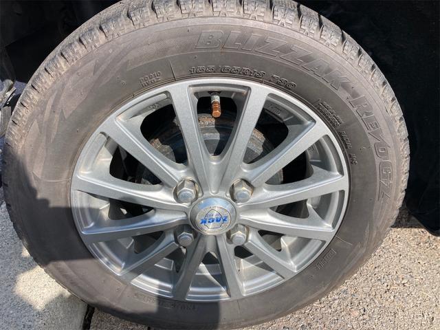 X 4WD キーレスエントリー 電動格納ミラー ベンチシート AT 盗難防止システム ABS CD MD アルミホイール 衝突安全ボディ エアコン パワーステアリング(19枚目)