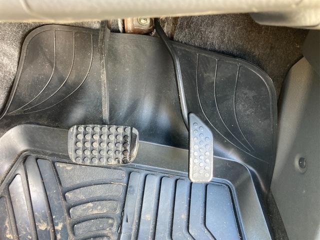 X 4WD キーレスエントリー 電動格納ミラー ベンチシート AT 盗難防止システム ABS CD MD アルミホイール 衝突安全ボディ エアコン パワーステアリング(27枚目)