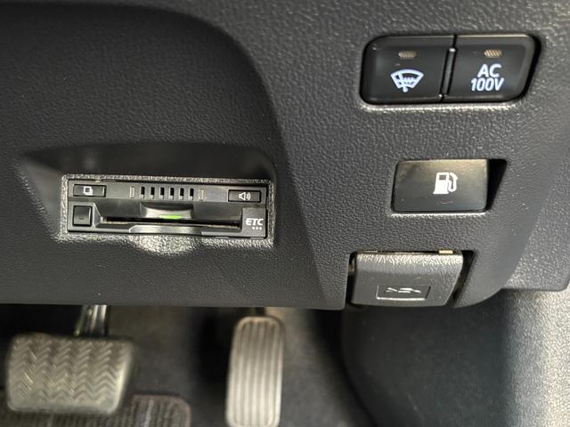 プリウス Ａ　４ＷＤ　バックカメラ付フルセグナビ　ステアリングリモコン　フォグランプ　オートライト　オートエアコン　横滑り防止装置　アルミホイール　ＥＴＣ　キーレスプッシュスタート　ＬＥＤヘッドライト（14枚目）