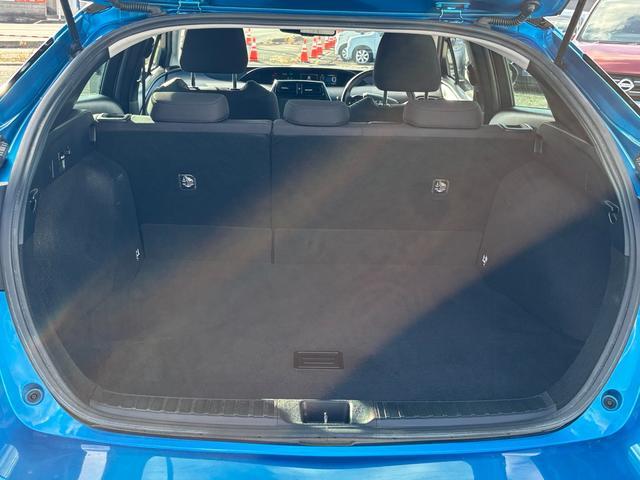 プリウス Ａ　４ＷＤ　バックカメラ付フルセグナビ　ステアリングリモコン　フォグランプ　オートライト　オートエアコン　横滑り防止装置　アルミホイール　ＥＴＣ　キーレスプッシュスタート　ＬＥＤヘッドライト（21枚目）