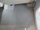 後席にもフロアマットが敷いてあります