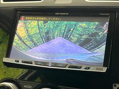 【バックカメラ】駐車時に後方がリアルタイム映像で確認できます。大型商業施設や立体駐車場での駐車時や、夜間のバック時に大活躍！運転スキルに関わらず、今や必須となった装備のひとつです！ 5