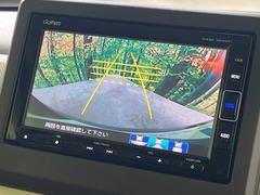 【バックカメラ】駐車時に後方がリアルタイム映像で確認できます。大型商業施設や立体駐車場での駐車時や、夜間のバック時に大活躍！運転スキルに関わらず、今や必須となった装備のひとつです！ 6