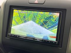 【バックカメラ】駐車時に後方がリアルタイム映像で確認できます。大型商業施設や立体駐車場での駐車時や、夜間のバック時に大活躍！運転スキルに関わらず、今や必須となった装備のひとつです！ 6