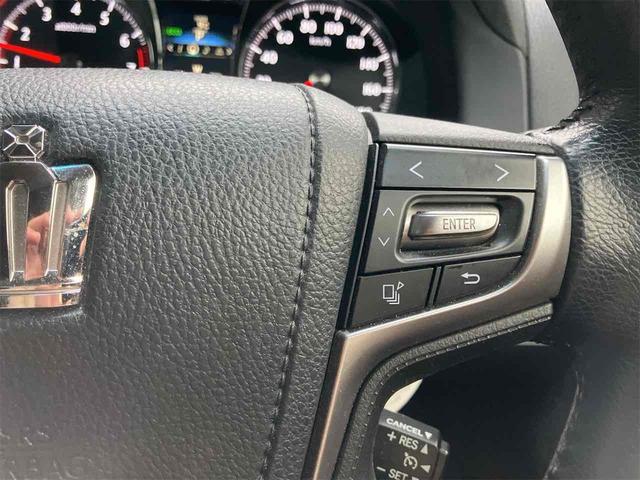 【ハンドルボタン】目線を大きくそらすことなくボタンの操作を行うことができるので、安全にも配慮できますね。