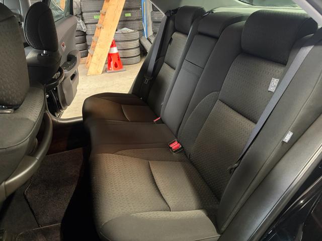 クラウン 2.5アスリート アニバーサリーエディション 純正8インチナビ バックカメラ 純正18インチAWスタッドレス 社外18インチAW クルコン デュアルエアコン HIDヘッド CD ETC パワーシート スマートキー 電格ミラー 盗難防止システム(19枚目)