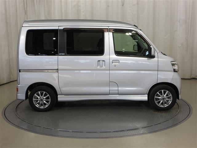 サイドバイザーで日差しを遮ったり、雨の日の空気入替え等に役立ちます。