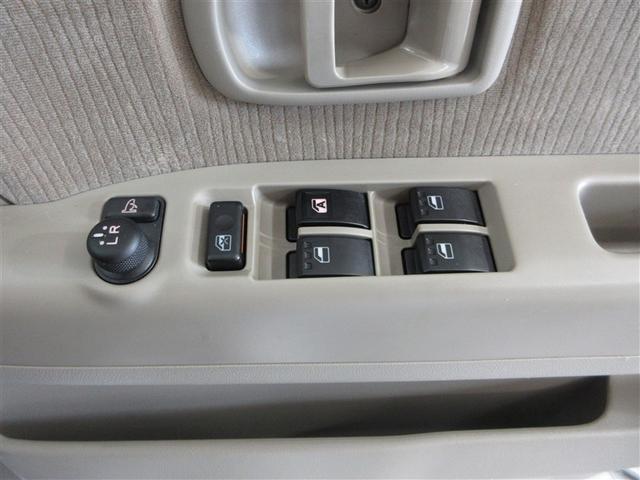 パワーウィンド付きで、走行中の換気や駐車場のチケット受け取りもラクラクです。