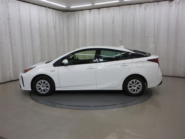 プリウス Ｓ　４ＷＤ　寒冷地　衝突被害軽減システム　メモリーナビ　ワンセグ　ＬＥＤヘッドランプ　アルミホイール　バックカメラ　ドラレコ　スマートキー　オートクルーズコントロール　アイドリングストップ　ＥＴＣ（3枚目）