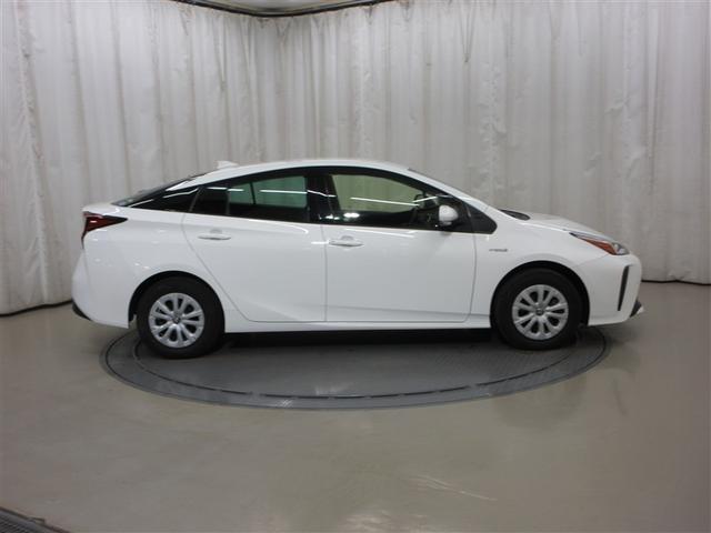 プリウス Ｓ　４ＷＤ　寒冷地　衝突被害軽減システム　メモリーナビ　ワンセグ　ＬＥＤヘッドランプ　アルミホイール　バックカメラ　ドラレコ　スマートキー　オートクルーズコントロール　アイドリングストップ　ＥＴＣ（5枚目）