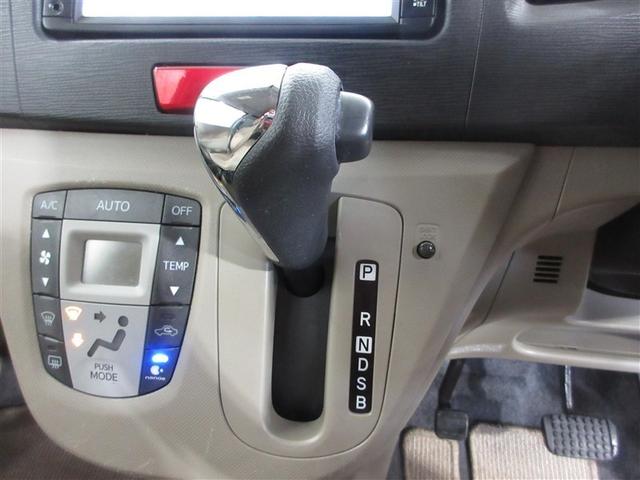 ���삵�₷���C���p�l�V�t�g�A���R�ȓ����ő���ł���悤�Ƀn���h���ɋ߂��|�W�V�����ɃV�t�g���o�[��z�u���Ă��܂��B