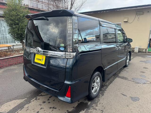 ヴォクシー ZS 煌 4WD(4枚目)