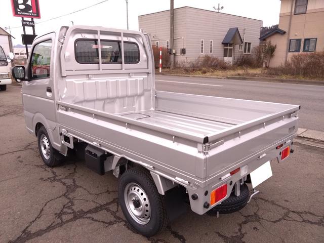 キャリイトラック ＫＣエアコン・パワステ　４ＷＤ　５速マニュアル　エアコン　パワステ　キーレス　パワーウィンドウ　Ｗエアバッグ　３方開　スズキセーフティサポート非装着車（6枚目）