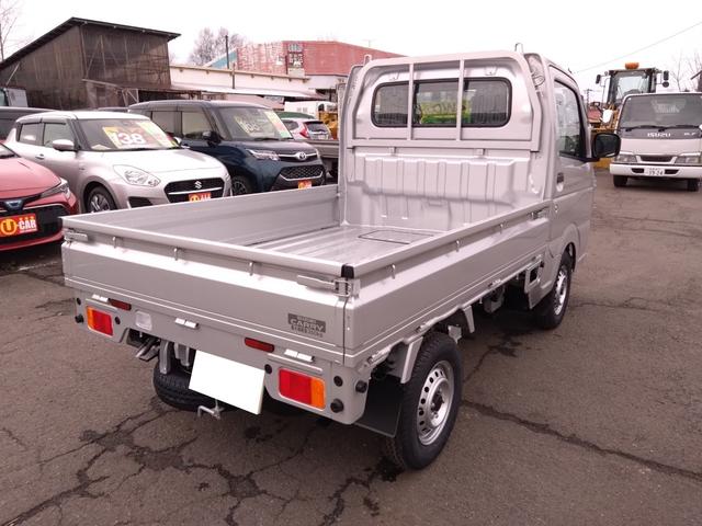 キャリイトラック ＫＣエアコン・パワステ　４ＷＤ　５速マニュアル　エアコン　パワステ　キーレス　パワーウィンドウ　Ｗエアバッグ　３方開　スズキセーフティサポート非装着車（7枚目）
