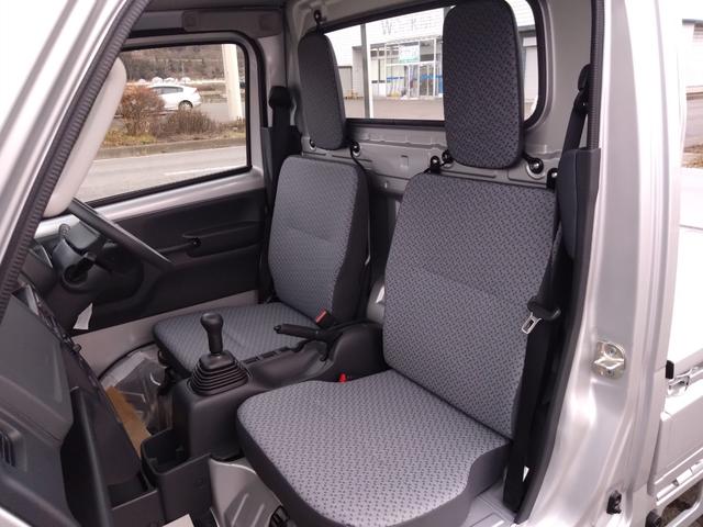 キャリイトラック ＫＣエアコン・パワステ　４ＷＤ　５速マニュアル　エアコン　パワステ　キーレス　パワーウィンドウ　Ｗエアバッグ　３方開　スズキセーフティサポート非装着車（13枚目）