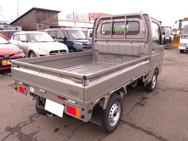 キャリイトラック ＫＣエアコン・パワステ　４ＷＤ　５速マニュアル　エアコン　パワステ　キーレス　パワーウィンドウ　Ｗエアバッグ　３方開　スズキセーフティサポート非装着車（7枚目）