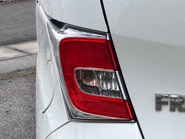 フリード G エアロ 4WD ETC バックカメラ ナビ TV 両側電動スライドドア オートライト HID スマートキー 電動格納ミラー 3列シート ウォークスルー AT アルミホイール CD DVD再生 USB(17枚目)