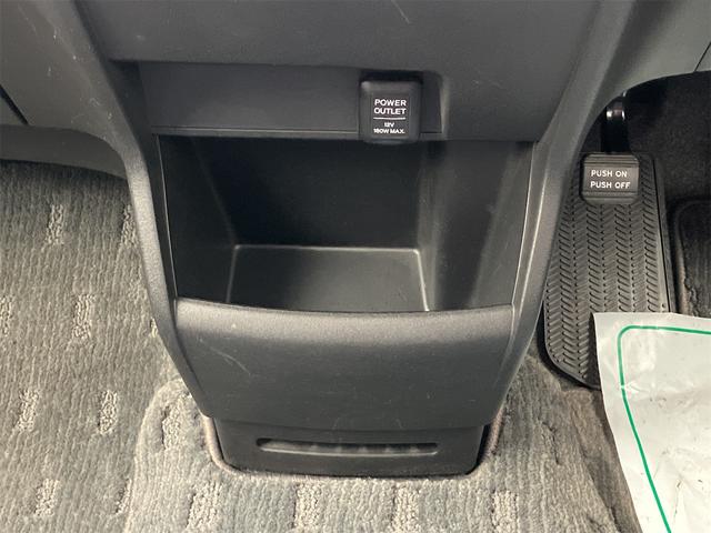 フリード G エアロ 4WD ETC バックカメラ ナビ TV 両側電動スライドドア オートライト HID スマートキー 電動格納ミラー 3列シート ウォークスルー AT アルミホイール CD DVD再生 USB(32枚目)