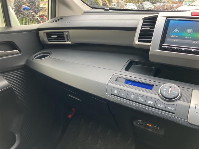 フリード G エアロ 4WD ETC バックカメラ ナビ TV 両側電動スライドドア オートライト HID スマートキー 電動格納ミラー 3列シート ウォークスルー AT アルミホイール CD DVD再生 USB(34枚目)