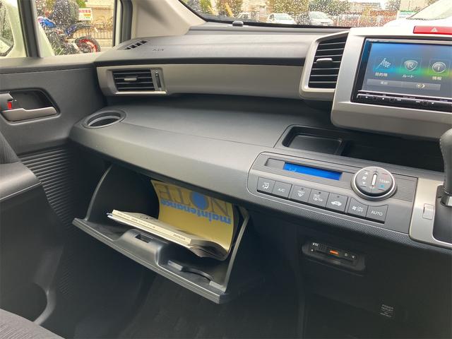 フリード G エアロ 4WD ETC バックカメラ ナビ TV 両側電動スライドドア オートライト HID スマートキー 電動格納ミラー 3列シート ウォークスルー AT アルミホイール CD DVD再生 USB(35枚目)