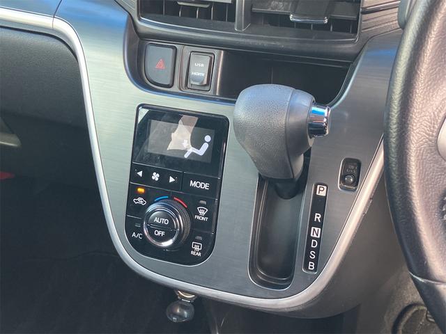 必ず使用するシフトレバー。確りと確認したいですね。