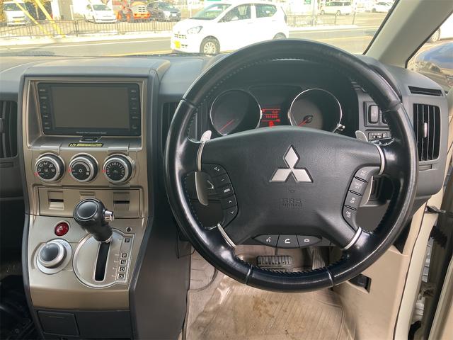 デリカD:5 シャモニー 4WD ETC オートクルーズコントロール 両側電動スライドドア オートライト HID スマートキー 電動格納ミラー 後席モニター 3列シート CVT アルミホイール 100V電源 盗難防止システム(2枚目)