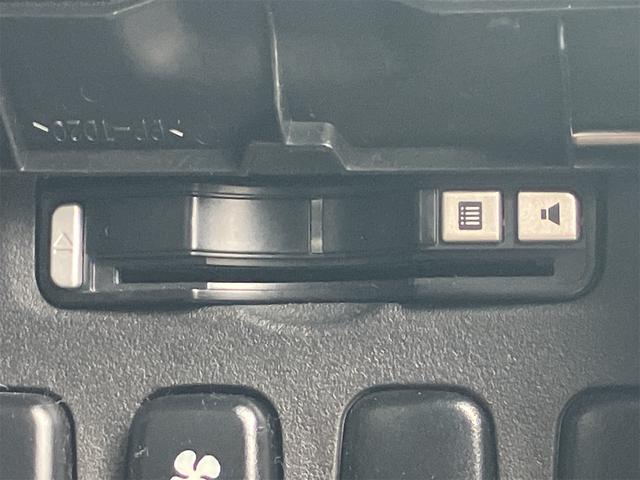 デリカD:5 シャモニー 4WD ETC オートクルーズコントロール 両側電動スライドドア オートライト HID スマートキー 電動格納ミラー 後席モニター 3列シート CVT アルミホイール 100V電源 盗難防止システム(8枚目)