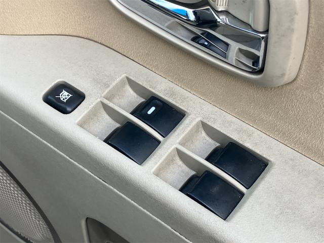 デリカD:5 シャモニー 4WD ETC オートクルーズコントロール 両側電動スライドドア オートライト HID スマートキー 電動格納ミラー 後席モニター 3列シート CVT アルミホイール 100V電源 盗難防止システム(9枚目)