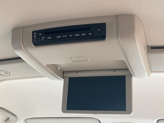 デリカD:5 シャモニー 4WD ETC オートクルーズコントロール 両側電動スライドドア オートライト HID スマートキー 電動格納ミラー 後席モニター 3列シート CVT アルミホイール 100V電源 盗難防止システム(10枚目)