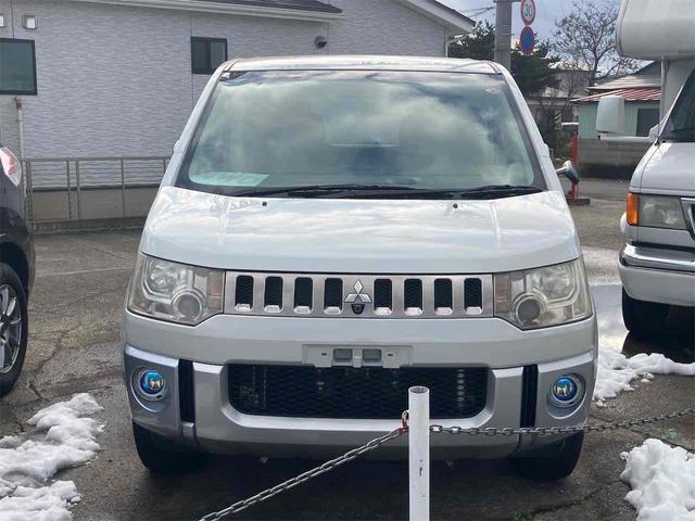 デリカD:5 シャモニー 4WD ETC オートクルーズコントロール 両側電動スライドドア オートライト HID スマートキー 電動格納ミラー 後席モニター 3列シート CVT アルミホイール 100V電源 盗難防止システム(12枚目)