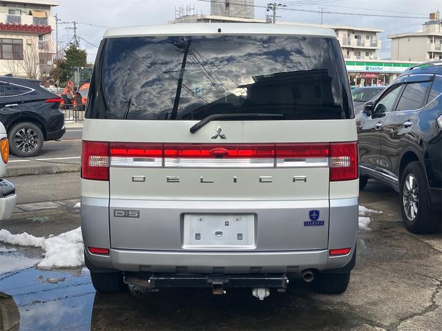 デリカD:5 シャモニー 4WD ETC オートクルーズコントロール 両側電動スライドドア オートライト HID スマートキー 電動格納ミラー 後席モニター 3列シート CVT アルミホイール 100V電源 盗難防止システム(15枚目)