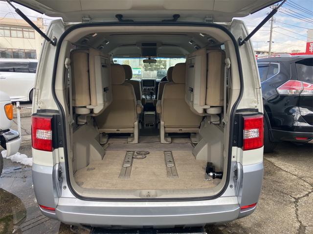 デリカD:5 シャモニー 4WD ETC オートクルーズコントロール 両側電動スライドドア オートライト HID スマートキー 電動格納ミラー 後席モニター 3列シート CVT アルミホイール 100V電源 盗難防止システム(19枚目)