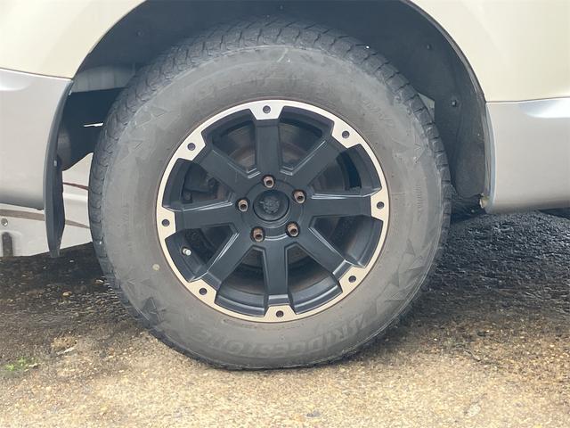 デリカD:5 シャモニー 4WD ETC オートクルーズコントロール 両側電動スライドドア オートライト HID スマートキー 電動格納ミラー 後席モニター 3列シート CVT アルミホイール 100V電源 盗難防止システム(20枚目)