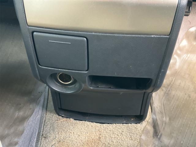 デリカD:5 シャモニー 4WD ETC オートクルーズコントロール 両側電動スライドドア オートライト HID スマートキー 電動格納ミラー 後席モニター 3列シート CVT アルミホイール 100V電源 盗難防止システム(35枚目)