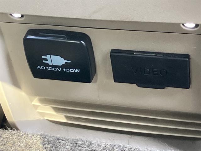 デリカD:5 シャモニー 4WD ETC オートクルーズコントロール 両側電動スライドドア オートライト HID スマートキー 電動格納ミラー 後席モニター 3列シート CVT アルミホイール 100V電源 盗難防止システム(57枚目)