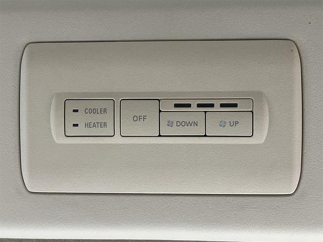 デリカD:5 シャモニー 4WD ETC オートクルーズコントロール 両側電動スライドドア オートライト HID スマートキー 電動格納ミラー 後席モニター 3列シート CVT アルミホイール 100V電源 盗難防止システム(60枚目)