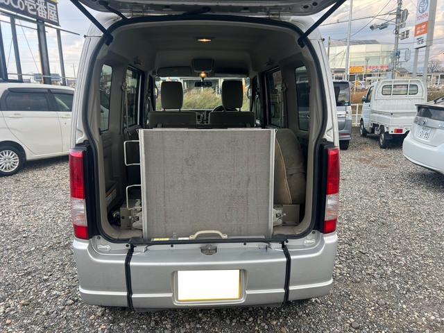 エブリイワゴン 　福祉車両　車いす移動車　後部電動固定　リヤシート付　４ＷＤ（8枚目）