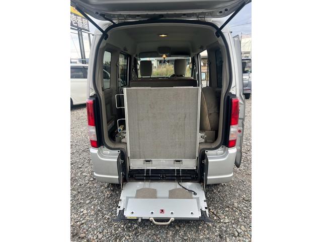 エブリイワゴン 　福祉車両　車いす移動車　後部電動固定　リヤシート付　４ＷＤ（9枚目）