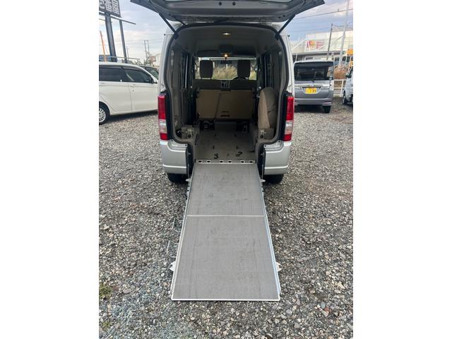 エブリイワゴン 　福祉車両　車いす移動車　後部電動固定　リヤシート付　４ＷＤ（10枚目）