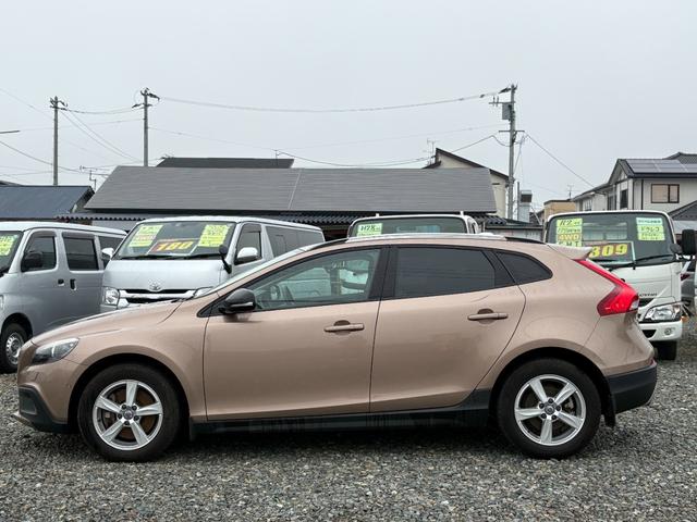 Ｖ４０ クロスカントリー　Ｄ４　純正ＡＷ（夏・冬）／ワンオーナー／１２Ｖ電源／ルーフレール／パワーシート／プライバシーガラス／フロントフォグ／リアフォグ／オートドアミラー（7枚目）