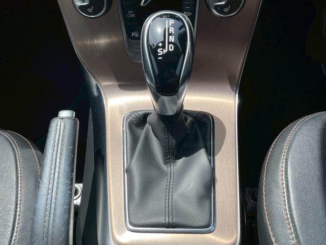 Ｖ４０ クロスカントリー　Ｄ４　純正ＡＷ（夏・冬）／ワンオーナー／１２Ｖ電源／ルーフレール／パワーシート／プライバシーガラス／フロントフォグ／リアフォグ／オートドアミラー（27枚目）