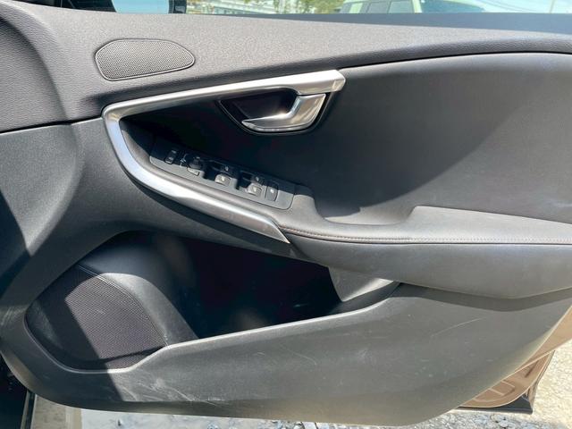 Ｖ４０ クロスカントリー　Ｄ４　純正ＡＷ（夏・冬）／ワンオーナー／１２Ｖ電源／ルーフレール／パワーシート／プライバシーガラス／フロントフォグ／リアフォグ／オートドアミラー（43枚目）