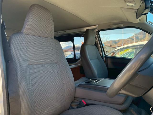 ハイエースバン ロングDX GLパッケージ 9人乗り/リアヒーター/ETC/純正ラジオ/AUX/中古スタッドレスタイヤ付属(17枚目)