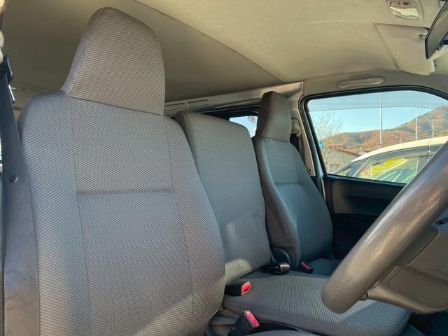 ハイエースバン ロングDX GLパッケージ 9人乗り/リアヒーター/ETC/純正ラジオ/AUX/中古スタッドレスタイヤ付属(18枚目)