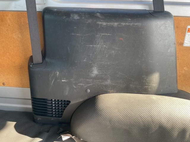 ハイエースバン ロングDX GLパッケージ 9人乗り/リアヒーター/ETC/純正ラジオ/AUX/中古スタッドレスタイヤ付属(23枚目)