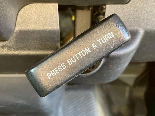 ハイエースバン ロングDX GLパッケージ 9人乗り/リアヒーター/ETC/純正ラジオ/AUX/中古スタッドレスタイヤ付属(26枚目)