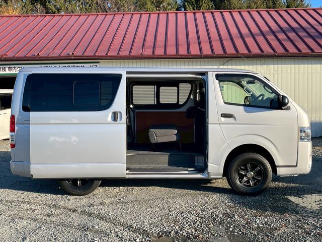 ハイエースバン ロングDX GLパッケージ ETC/MT/ラジオ/純正フロアマット/スライドサイドウィンドウ/12V電源ソケット/寒冷地仕様/純正ドアバイザー/USB2口/セパレーターバー(9枚目)