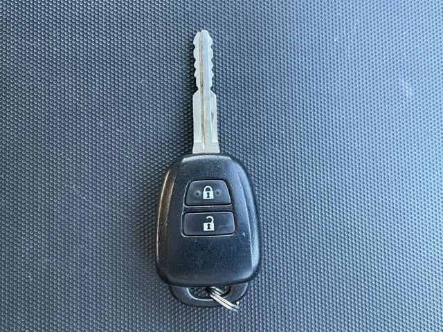 ハイエースバン ロングDX GLパッケージ ETC/MT/ラジオ/純正フロアマット/スライドサイドウィンドウ/12V電源ソケット/寒冷地仕様/純正ドアバイザー/USB2口/セパレーターバー(21枚目)